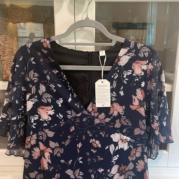 Dress - Picture 1 of 3